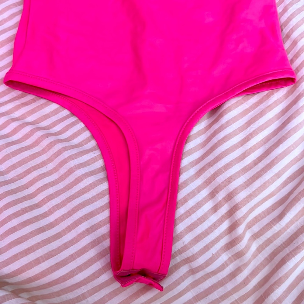 ⭐️SALTY HOT PINK BODYSUIT⭐️ - Picture 3 of 5